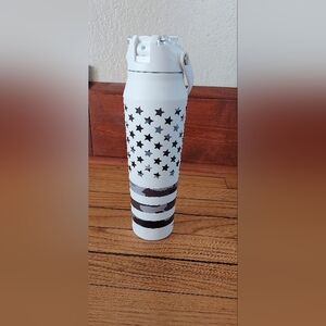 Frostbuddy Bottle Buddy Qhite With Camo Flag Print